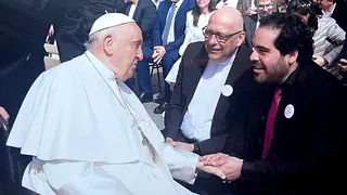 Nur Ben Shalom und Michael Raddatz beim Papst Franziskus